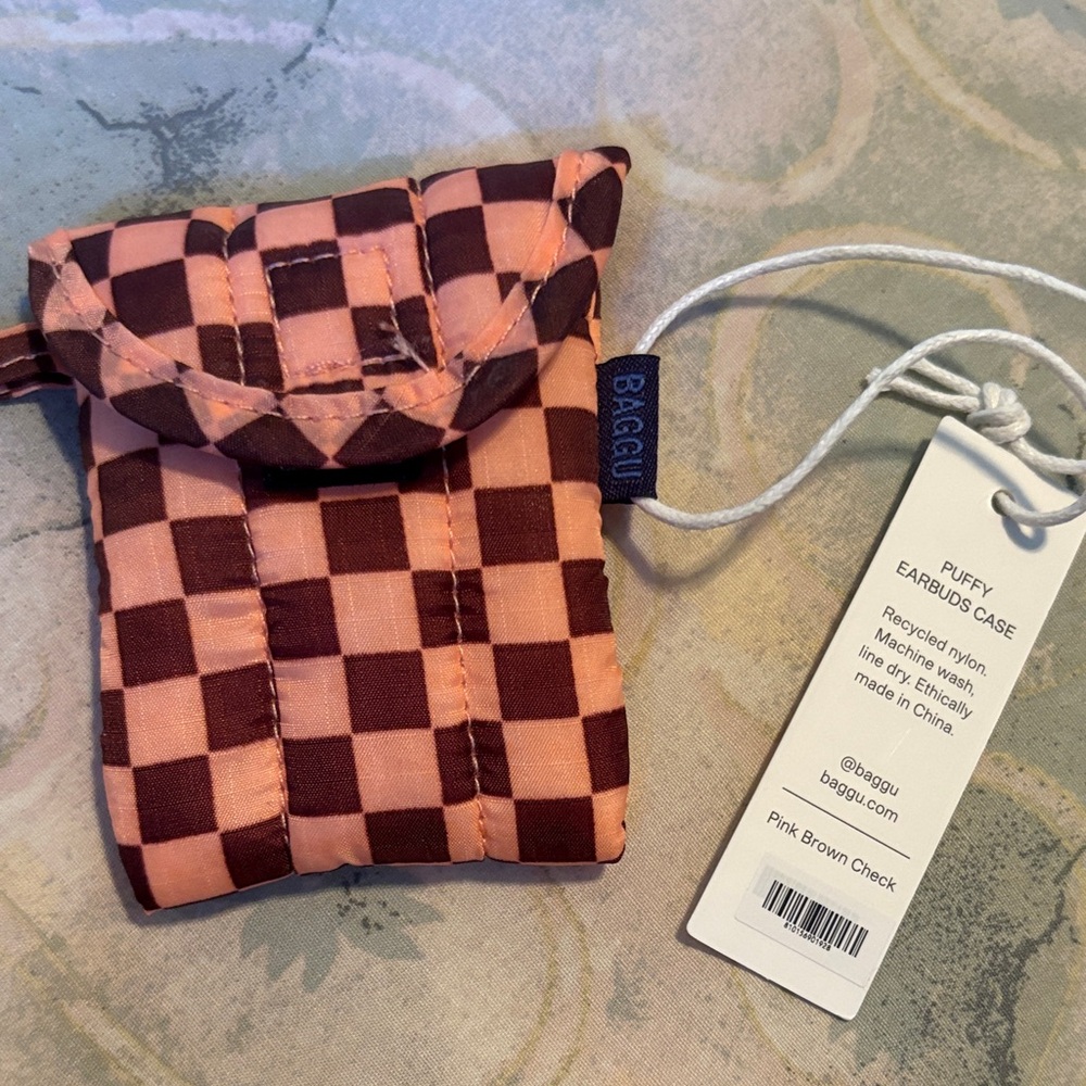 BAGGU puffy earbuds case
